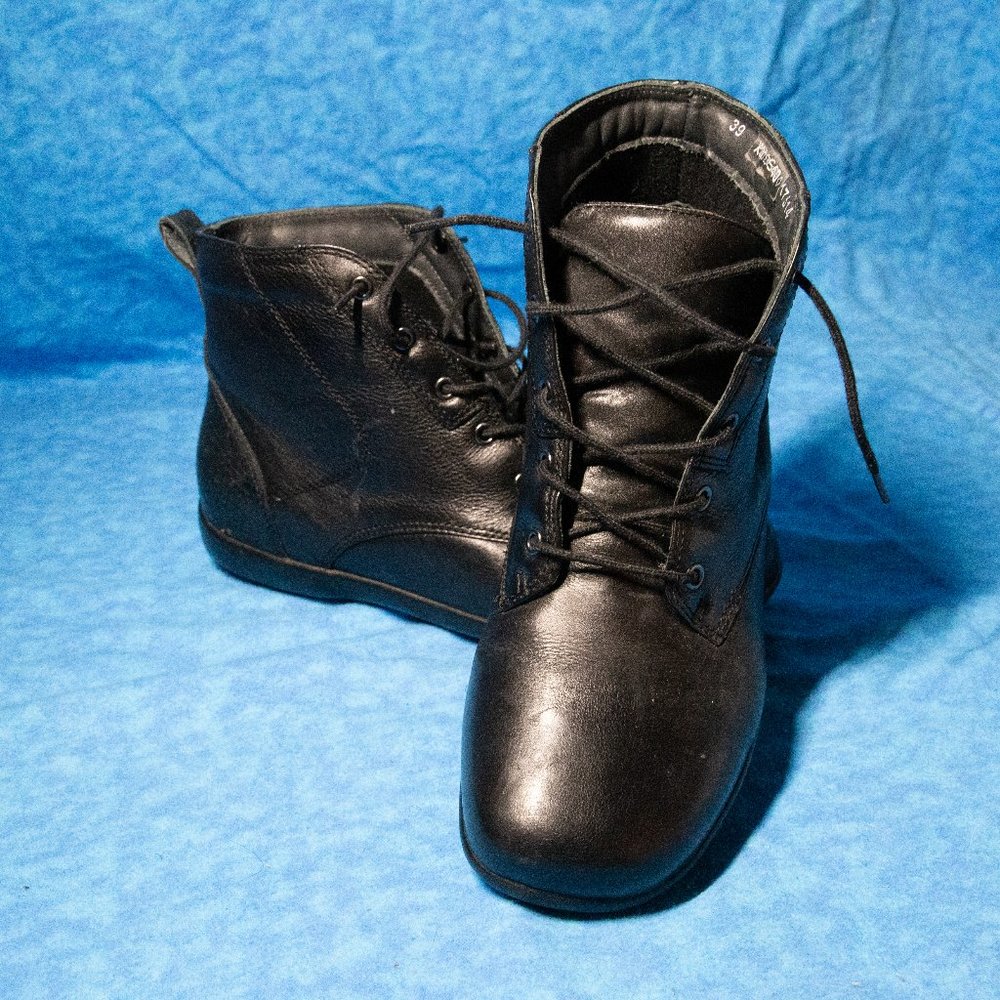 Ziera Hightop Black Snake Skin Accent Sneakers size 39